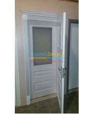 Фото установленной Дверь Версаль-Н Белый  со стеклом ДО